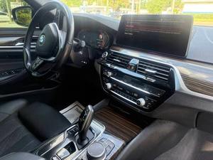 Sedan 2021 B-M-W Série 5 530i 4dr soigneusement utilisée - Product Image 3