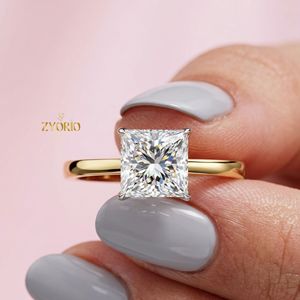 แหวนหมั้นเพชรทรงเจ้าหญิงคัท ทอง 14K ดีไซน์เพชรทรงสี่เหลี่ยมเหนือกาลเวลา - Product Image 1