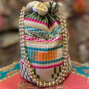 Patola de mariage, potli avec patch gota, sac avec chaîne perlée pour femmes, sacs de soirée, sac à main brodé - Product Image 1