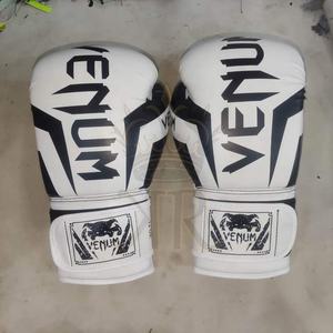 Nuevos guantes de kick boxing de entrenamiento Retro Pro del fabricante Logotipo personalizado y color Cuero de vaca genuino - Product Image 1