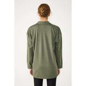 Camisa Casual Brillante con Logotipo en la Parte Delantera - Product Image 5