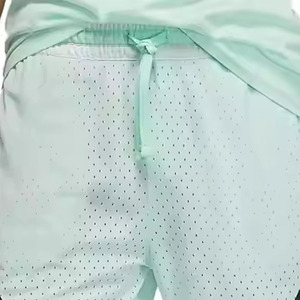 กางเกงขาสั้นตาข่ายสำหรับผู้ชายกางเกงขาสั้นเล่นยิมทำจากโพลีเอสเตอร์ออกแบบได้ตามต้องการ - Product Image 6