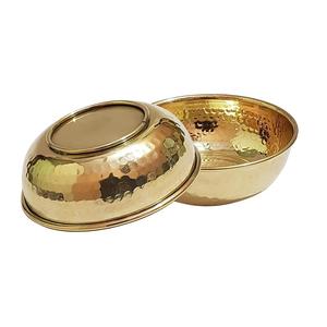 Bol de service en laiton de style vintage traditionnel avec finition martelée, idéal pour les buffets de mariage indiens ou la présentation de nourriture festive - Product Image 2