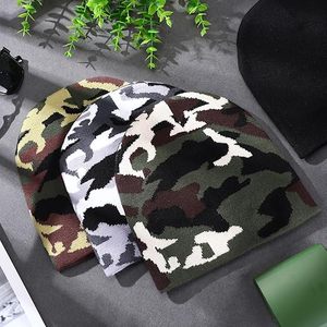 Bonnets tricotés en acrylique graphique double face pour hommes et femmes - Product Image 3