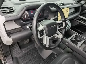 Land Rover Defender 130 X-Dynamic SE 2023, Caja de Cambios Automática Manual, Interior Claro, Asientos de Cuero, R19, Volante a la Izquierda/Derecha, Gasolina - Product Image 4