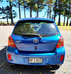 Toyota Vitz muy limpio al por mayor en venta - Product Image 2