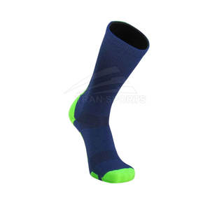 2024 chaussettes de sport professionnelles unisexes de haute qualité 100% coton Crew multicolore Logo motif directement Pakistan fabricant pour - Product Image 2