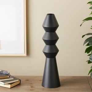 Floreros de metal modernos de la más alta calidad con patrones geométricos perfectos para agregar un borde moderno a su estilo interior - Product Image 1