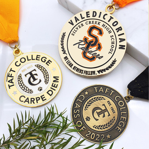 Medalla de Metal Personalizada en Latón, Aluminio o Bronce con Cinta Plateada y Color Pantone - Product Image 2