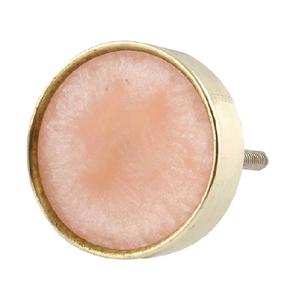 Tirador de cajón de latón de resina Rosa moderno hecho a mano, tirador de armario decorativo para tocadores, armarios y cajones de cocina - Product Image 1