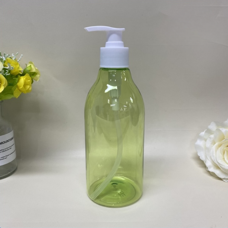 สีเขียวอ่อน