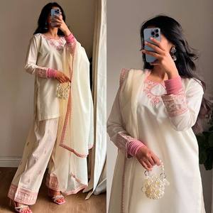 Ensemble Salwar Kameez élégant et rose brodé avec accessoires en perles - Product Image 2