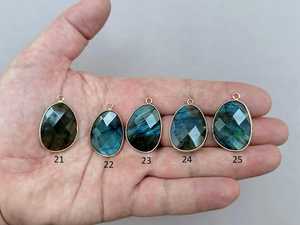 Collier pendentif labradorite à facettes plaqué or Vintagelike pierre précieuse grise naturelle avec de longs bijoux pour fiançailles - Product Image 2