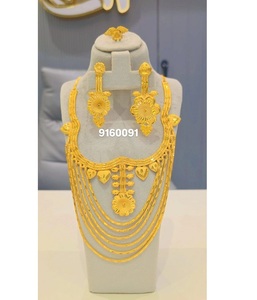 Exquisito conjunto de joyas de 4 piezas chapadas en Oro y Diamantes para mujer, detalles delicados hechos a mano para bodas y fiestas de la India - Product Image 1