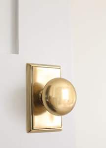 Poignée de porte en laiton finition moderne pour la décoration de porte intérieure contemporaine et manipulation sûre et durable - Product Image 4