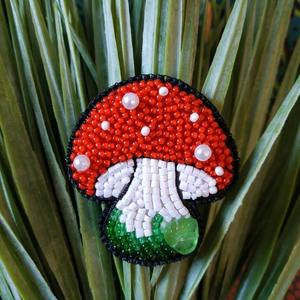 Porte-clés perlé à la main pour femmes, breloque de sac brodée de perles de qualité supérieure - Product Image 6