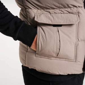 Taupe Gilet Diseño funcional y elegante Con parche en el pecho y bolsillos internos para comodidad durante todo el día - Product Image 6