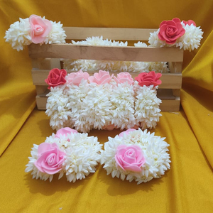 Banda de mano de Rosa Artificial para mujer, banda de muñeca para Indio y paquistaní, Sangeet Haldi y boda, cabello de jazmín de plástico, Gajra - Product Image 1