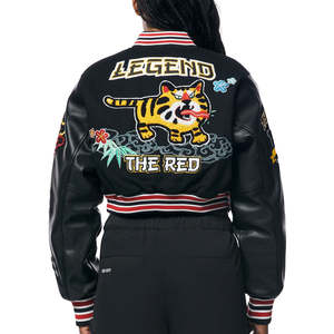 Veste en cuir universitaire personnalisée pour femme avec manteau Letterman court en polaire pour manteau d'hiver pour femme - Product Image 4