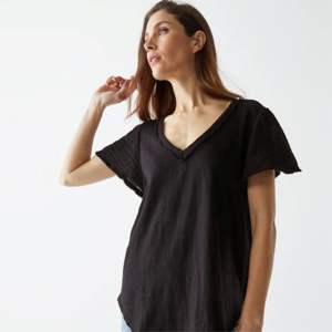 T-shirt élégant en coton Supima pour femme-Couleurs vives disponibles, polyvalent pour s'habiller ou se baisser, tenue longue durée - Product Image 2