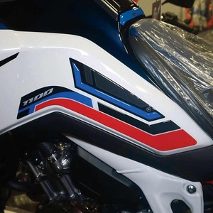 Adesivi Protettivi 3D Personalizzati per Serbatoio Moto Honda Africa Twin 1100 2022 - Decalcomanie Impermeabili con Logo - Product Image 1