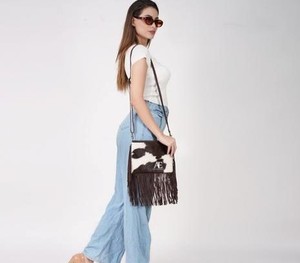 Bolsos de estilo occidental con flecos para mujer, bolsas de cuero de vaca con borlas y pelo - Product Image 1