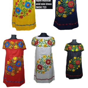 Robe mexicaine en rayonne brodée pour femmes, style bohème indien traditionnel, écologique, maxi, lavable, respirante, couleur noire, imprimé floral - Product Image 1