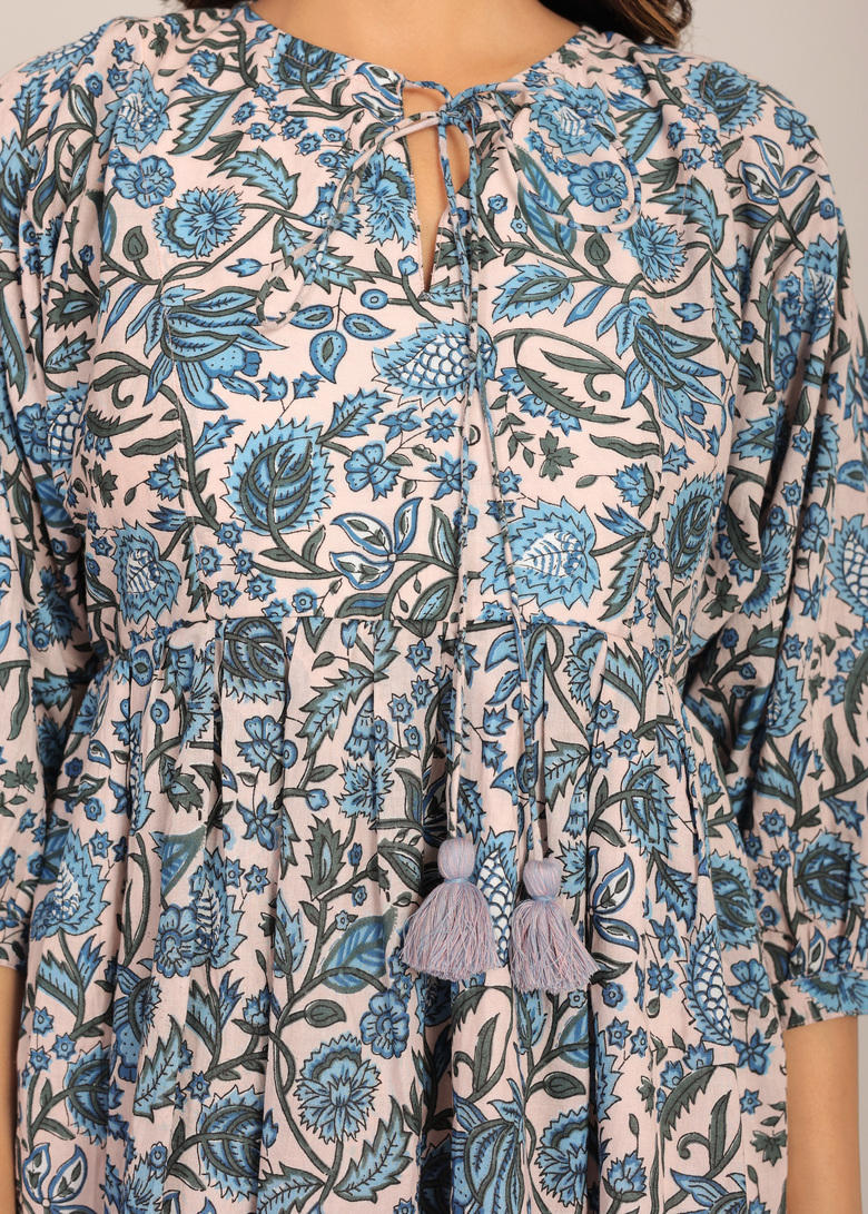 ชมพูอ่อนและน้ำเงิน