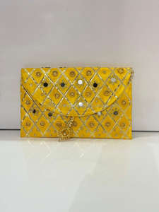 Bolsos de mano de diseño para mujer con bordado indio hecho a mano y trabajo de espejo, bolsos de regalo, recuerdos de boda, recuerdos de inauguración de casa, recuerdos de fiesta - Product Image 2