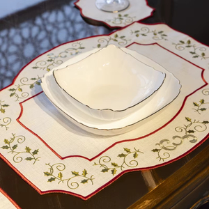 Mantel y Posavasos Navideños Clásicos con Borde Rojo, 40x40cm, Tela Bordada Resistente a las Manchas, Mantel Individual Festivo para Uso Doméstico - Product Image 1