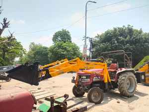 รถแทรกเตอร์การเกษตรสำหรับงานเกษตรกรรมและงานภาคสนามพร้อมเครื่องยนต์ทรงพลัง - Product Image 4