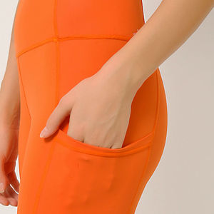 Dernier modèle de kit de yoga pour femmes haute qualité, respirant et confortable, top tendance en vente pour femmes avec un tarif raisonnable - Product Image 4