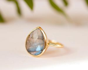 Bague en labradorite faite à la main, plaquée or 18 carats, bijoux fantaisie, pierre précieuse labradorite, bijoux pour femmes, bague de mariage, cadeau pour femmes - Product Image 1