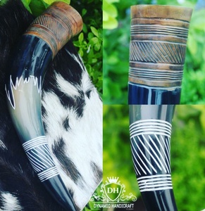 Tasse en corne gravée personnalisée avec récipient à boire en corne médiévale rustique avec enveloppe en cuir - Product Image 5