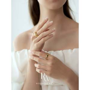 Anello a fascia in oro martellato fatto a mano, anti-ossidazione, con gemma verde, anello a sigillo con onda in lava dorata, in oro laminato con pietra tagliata - Product Image 3