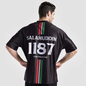 Camiseta de Verano Valiant, Corte Ajustado y Holgado, Tejido Jersey Transpirable de Alta Calidad, Tallas XS y XXS, Decoración con Letras Negras - Product Image 2