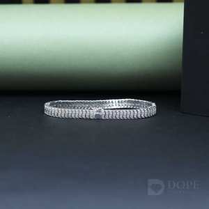 Pulsera de diamantes sueltos de moissanita en oro macizo de 18kt con diseño exclusivo y para cada ocasión - Product Image 3