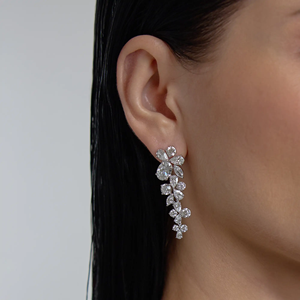 Pendientes delicados hechos a mano de 18 quilates de oro sólido corte ovalado y corte de pera diamantes de laboratorio diseño de araña flor gota pendientes de novia para mujer - Product Image 2
