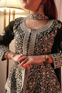 Conjunto de Salwar Kameez Bordado para Mujer, Traje Étnico de Diseño Tradicional para Fiestas, Colección Festiva Premium para Todas las Temporadas - Product Image 3