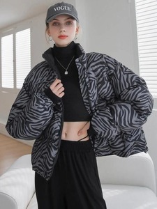 Veste matelassée à capuche épaisse et solide pour femmes, de haute qualité, sur mesure, nouvelle conception d'hiver, respirante, chaude, veste à bulles, tissage tissé - Product Image 4