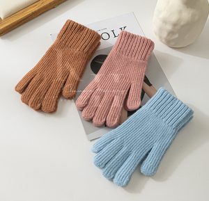 Gants d'hiver à logo personnalisable pour hommes et femmes Gants tricotés chauds et antidérapants pour un usage quotidien, prix bon marché - Product Image 2