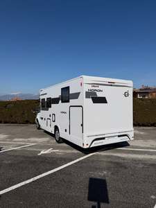 Camping-car familial de luxe 3 500 kg, moderne et entièrement équipé, homologué EURO 5, à vendre - Product Image 1