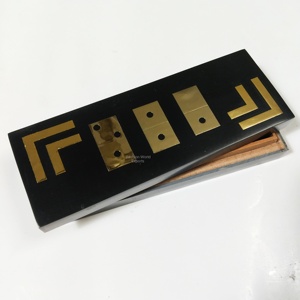 Caja de dominó de resina negra hecha a mano con elegantes patrones geométricos con incrustaciones doradas Estuche de almacenamiento de dominó decorativo de lujo - Product Image 2