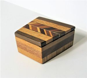 Cadeau et boîte à bijoux en bois de conception antique polie pour la décoration de Noël essentielle à la maison - Product Image 4