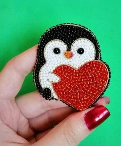 Broche de búho moderno con cuentas y bordado de semillas personalizado, hecho a mano - Product Image 3