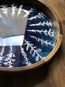 Plateau en bois de résine époxy fait à la main de luxe Planche décorative unique parfaite pour servir des aliments, des collations au café et une cuisine moderne - Product Image 4