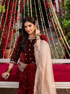 Traje Sharara de Terciopelo Viscosa Pesado con Hermoso Bordado de Lentejuelas, Salwar Kameez para Fiesta, Ropa Étnica de Alta Calidad Lista para Usar - Product Image 2