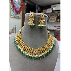 ชุดดอกไม้สีทองสำหรับผู้หญิงตามเทศกาลตามประเพณีสร้อยคอสร้อยคอโช้คเกอร์ Kundan สำหรับเป็นของขวัญ - Product Image 1