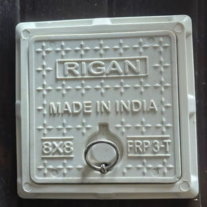 Tapa de Alcantarilla Cuadrada Negra de 24x24 Pulgadas, Reforzada con Fibra de Vidrio SMC BMC, Acero y Rejilla de Hierro, Protección UV - Product Image 1