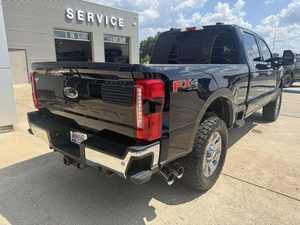 CLEAN 2024 F O R D F-250 Super Duty Lariat Crew Cab 4WD - Product Image 6